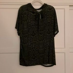 Stretchy snake pattern blouse with tie